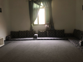 السجاد اللون الرمادي