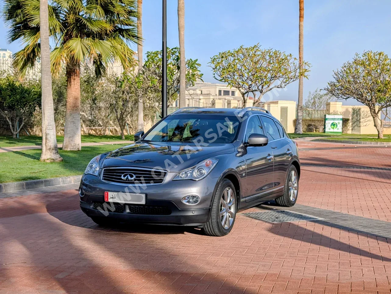 انفنيتي  كيو اكس  50  2015  اوتوماتيك  102,000 كم  6 سلندر  دفع رباعي  اس يو في  رمادي