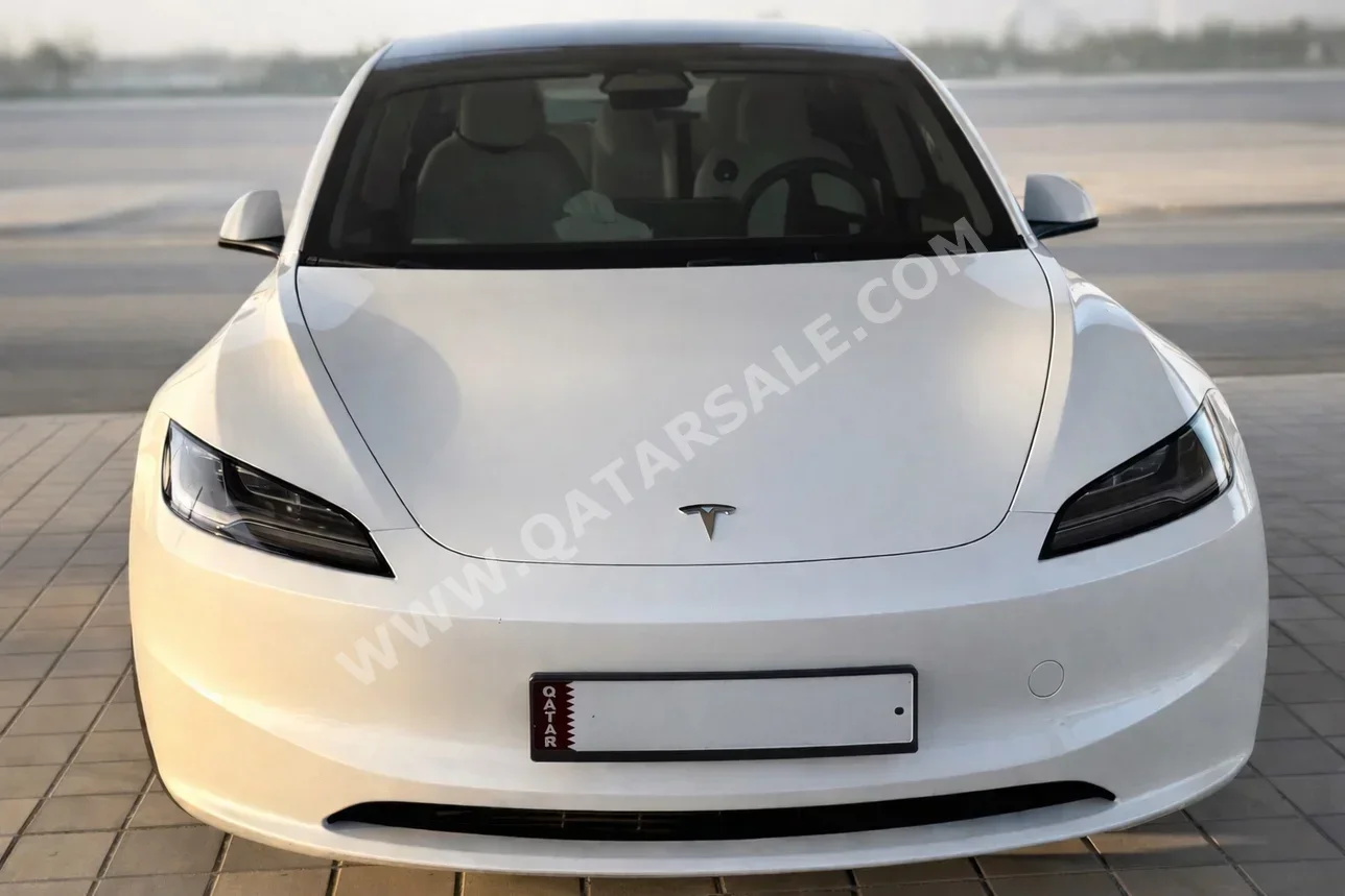 تسلا  مودل 3  2025  اوتوماتيك  25,600 كم  0 سلندر  دفع خلفي  سيدان  أبيض  تحت الضمان