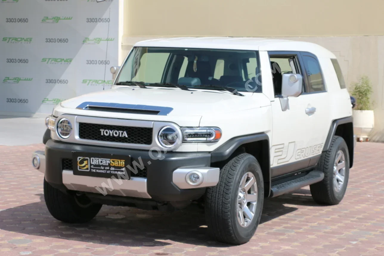 تويوتا إف جي كروزر 2022 اوتوماتيك 36,000 كم 6 سلندر دفع رباعي اس يو في أبيض