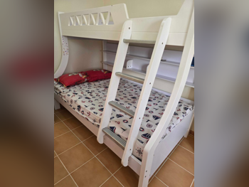 الأسّرة - مزدوج  - أبيض  - متضمنة المرتبة