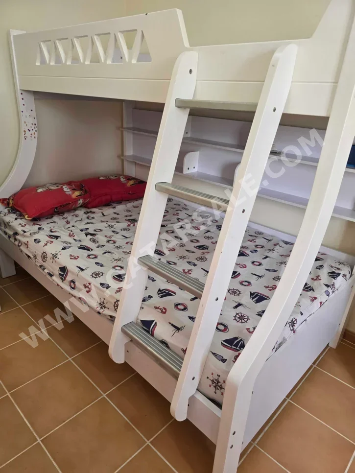 الأسّرة - مزدوج  - أبيض  - متضمنة المرتبة