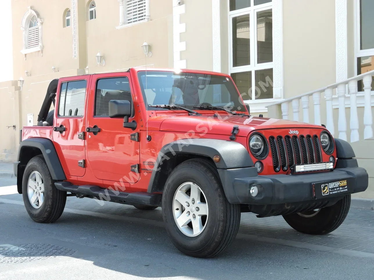 جييب رانجلار 2015 اوتوماتيك 140,000 كم 6 سلندر دفع رباعي اس يو في أحمر