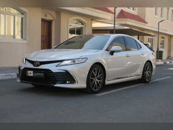 تويوتا  كامري  ليمتد  2023  اوتوماتيك  56,000 كم  6 سلندر  سحب امامي  سيدان  أبيض  تحت الضمان