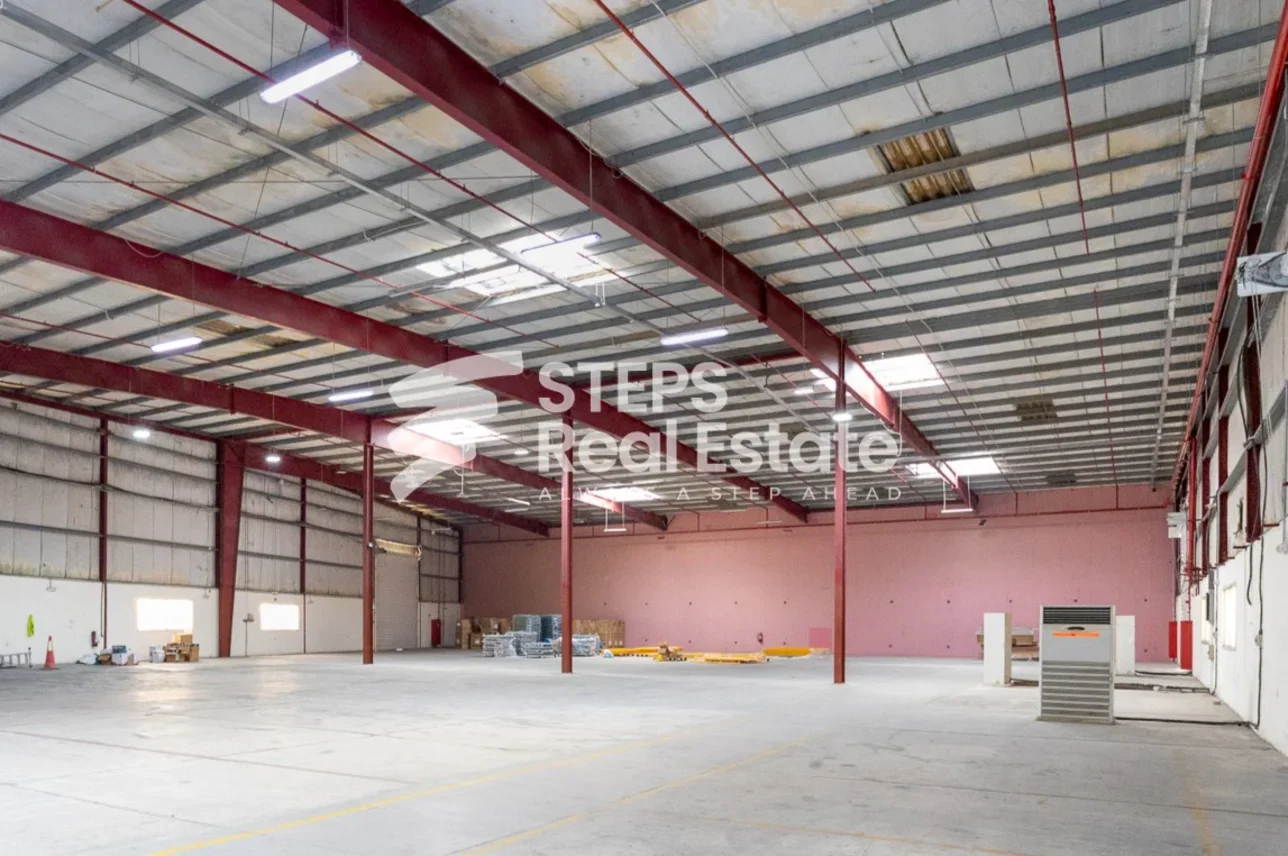 Warehouses & Stores - Doha  - Ras Abu Aboud  -Area Size: 1400 Square Meter