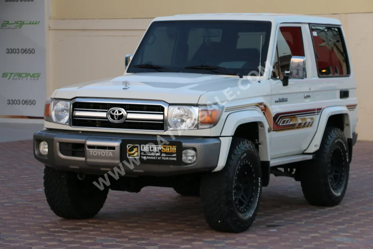 تويوتا لاند كروزر هارد توب 2021 عادي 135,000 كم 6 سلندر دفع رباعي اس يو في أبيض