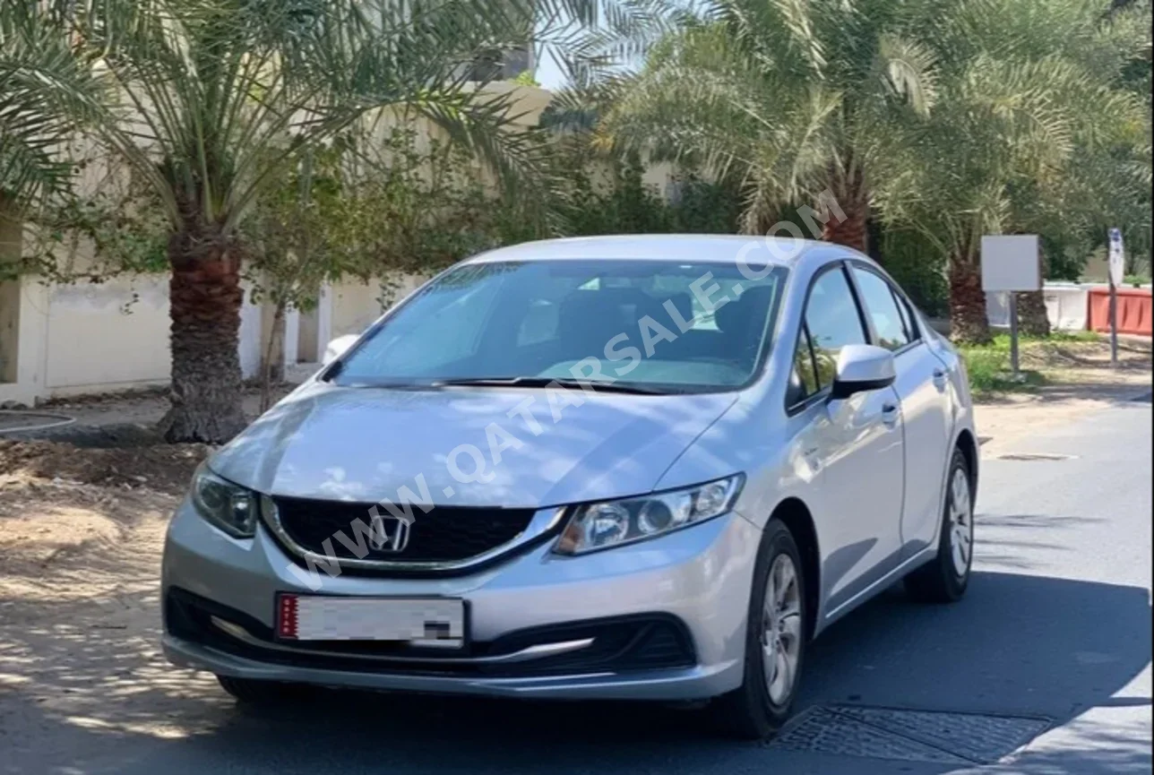 هوندا سيفيك LXI 2015 اوتوماتيك 262,000 كم 4 سلندر سحب امامي سيدان فضي