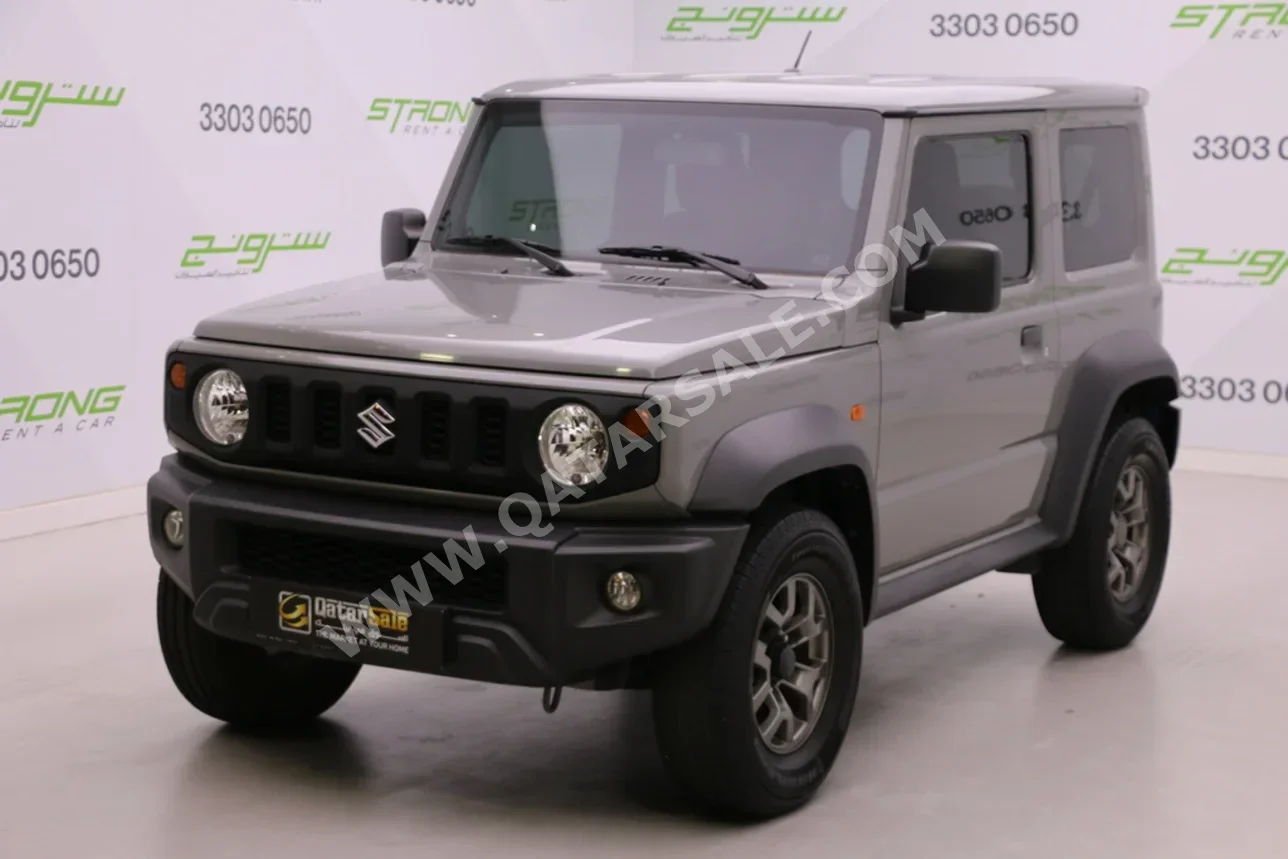 سوزوكي جمني 2021 اوتوماتيك 68,000 كم 4 سلندر دفع رباعي اس يو في رمادي