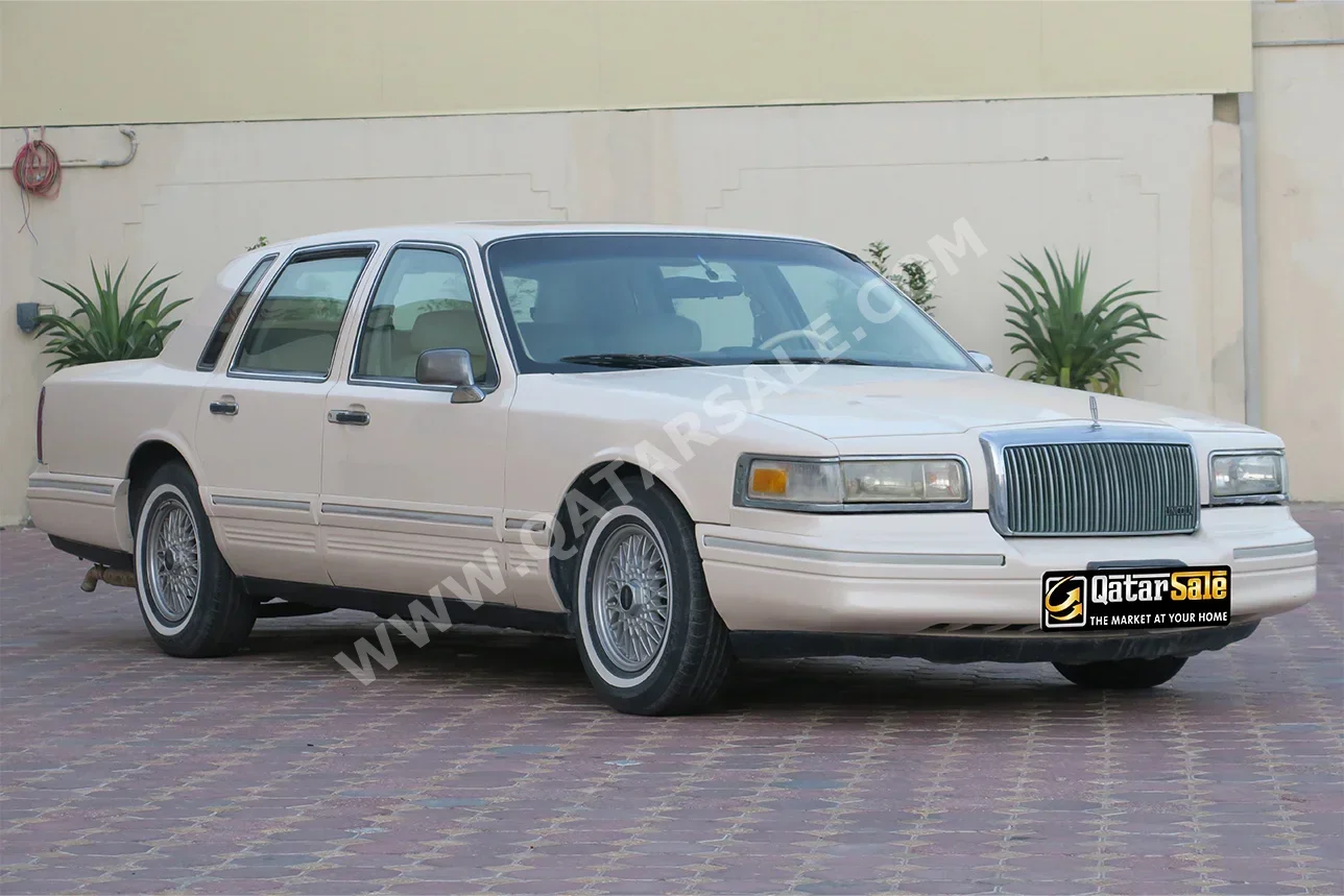 لنكولن  تاون كار  1995  اوتوماتيك  211,000 كم  8 سلندر  دفع خلفي  سيدان  بيج