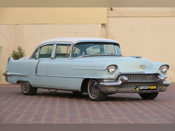 كاديلاك  ديفيلي  1956  اوتوماتيك  92,000 كم  8 سلندر  دفع خلفي  سيدان  سمائي فاتح