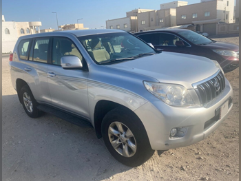 تويوتا  برادو  تي اكس ال  2012  اوتوماتيك  250,000 كم  6 سلندر  دفع رباعي  اس يو في  فضي