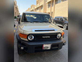 Toyota  FJ Cruiser  Final Edition  2023  Automatic  97,200 Km  6 Cylinder  Four Wheel Drive (4WD)  SUV  Black and Beige  With Warranty