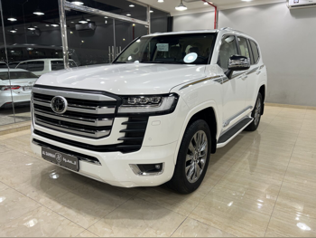 Toyota  Land Cruiser  VXR  2024  Automatic  42,000 Km  8 Cylinder  Four Wheel Drive (4WD)  SUV  White  With Warranty