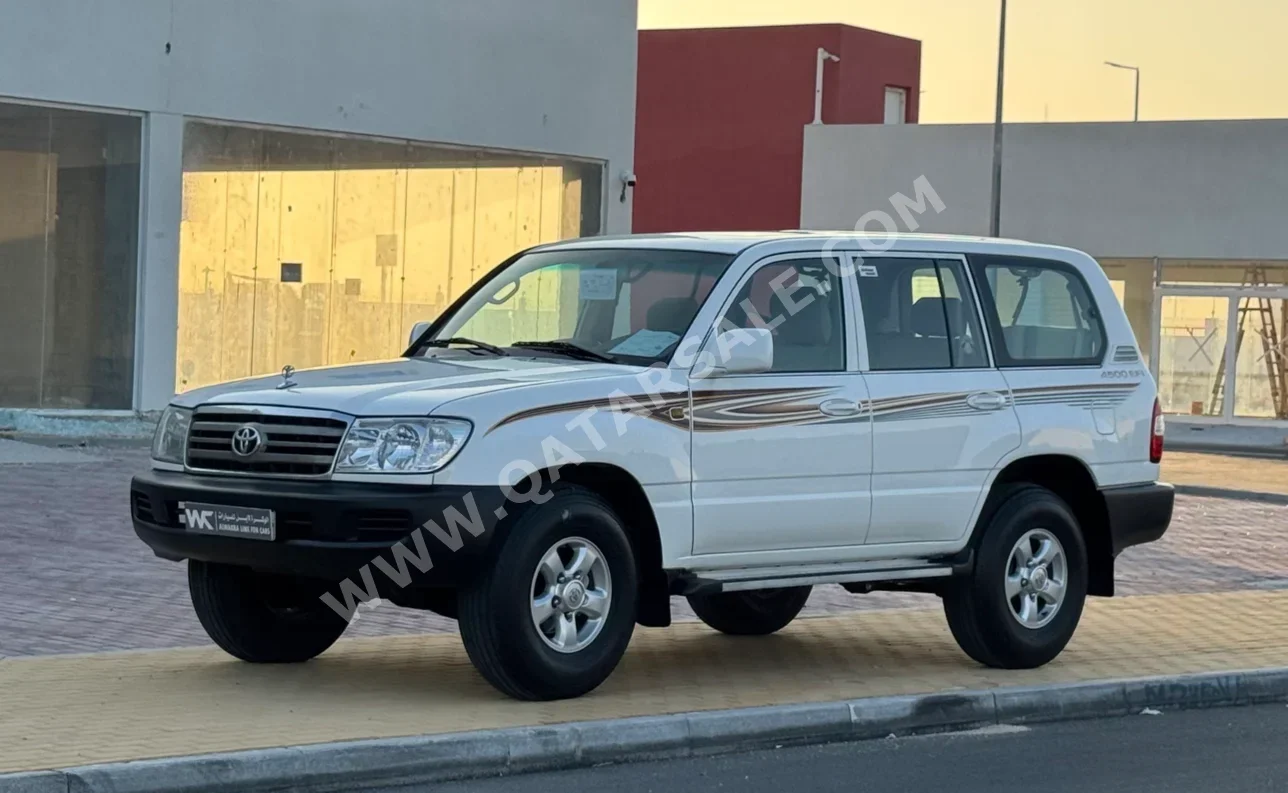 Toyota Land Cruiser GXR 2007 Automatic 323,000 Km 6 Cylinder Four Wheel Drive (4WD) SUV White