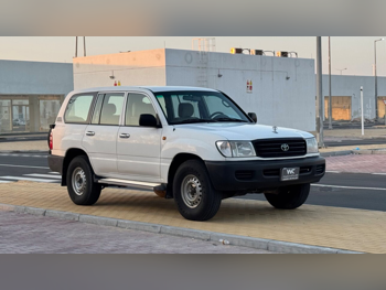 Toyota  Land Cruiser  G  2002  Automatic  630,000 Km  6 Cylinder  Rear Wheel Drive (RWD)  Sedan  White