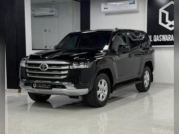 تويوتا  لاند كروزر  جي اكس ار  2022  اوتوماتيك  200,000 كم  6 سلندر  دفع رباعي  اس يو في  أسود