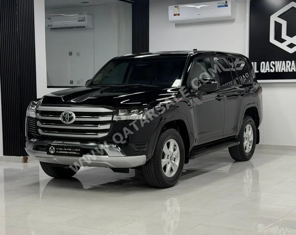 تويوتا  لاند كروزر  جي اكس ار  2022  اوتوماتيك  200,000 كم  6 سلندر  دفع رباعي  اس يو في  أسود