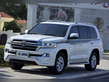 Toyota  Land Cruiser  GXR  2016  Automatic  192,000 Km  8 Cylinder  Four Wheel Drive (4WD)  SUV  White