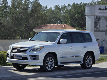 Lexus  LX  570  2012  Automatic  370,000 Km  8 Cylinder  Four Wheel Drive (4WD)  SUV  White