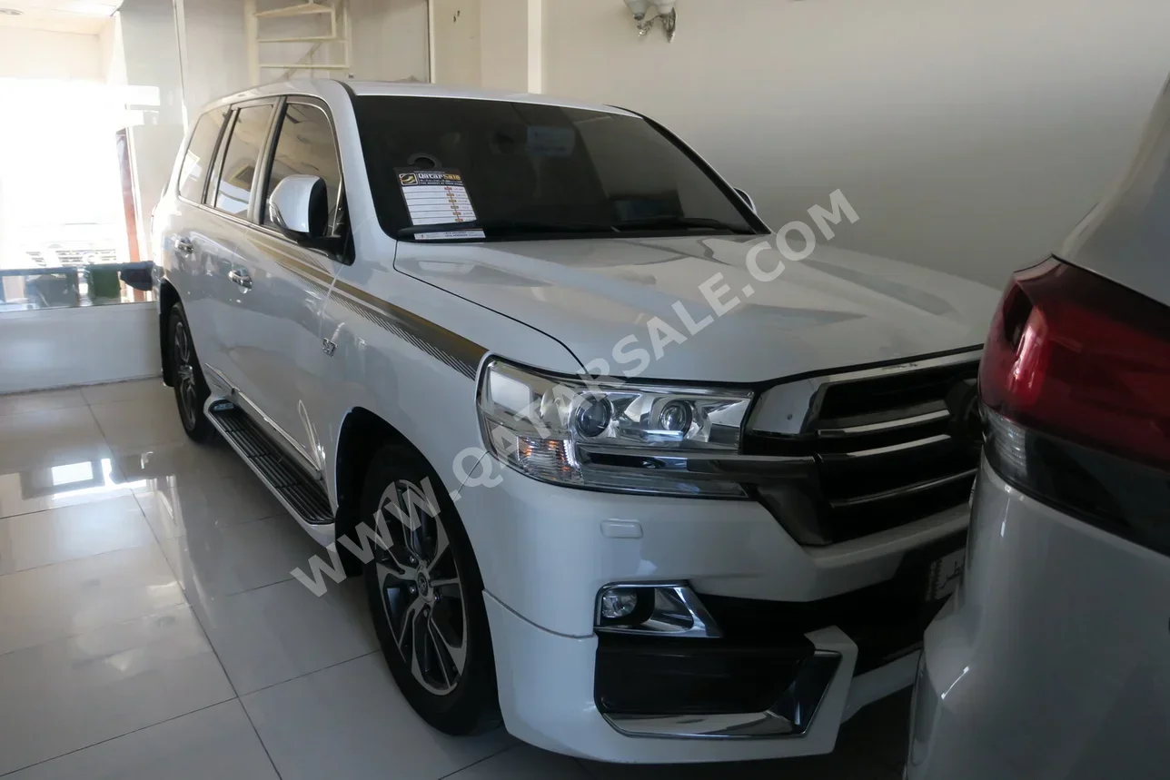 Toyota Land Cruiser VXR 2020 Automatic 155,000 Km 8 Cylinder Four Wheel Drive (4WD) SUV White