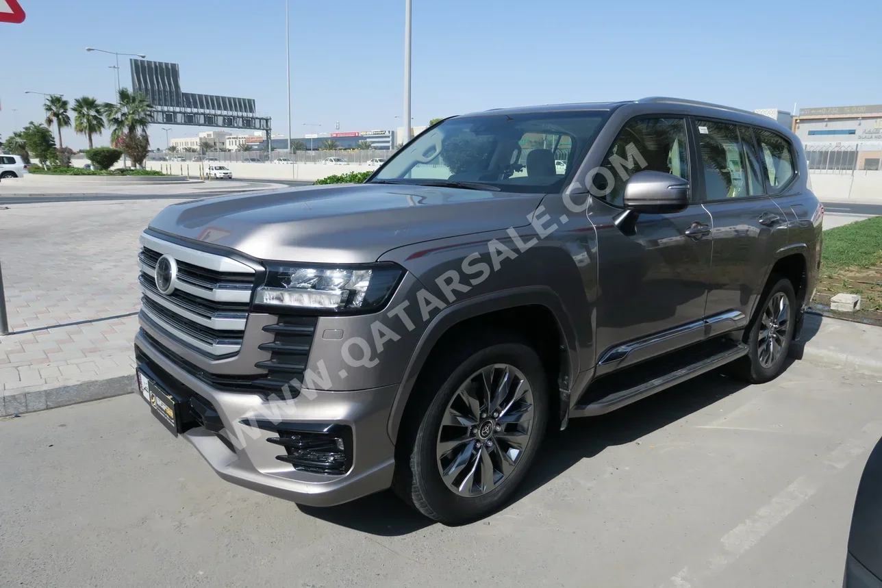 تويوتا  لاند كروزر  جي اكس ار  2024  اوتوماتيك  26,000 كم  6 سلندر  دفع رباعي  اس يو في  برونزي  تحت الضمان