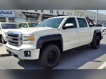 GMC  Sierra  SLE  2014  Automatic  267,000 Km  8 Cylinder  Four Wheel Drive (4WD)  Pick Up  White