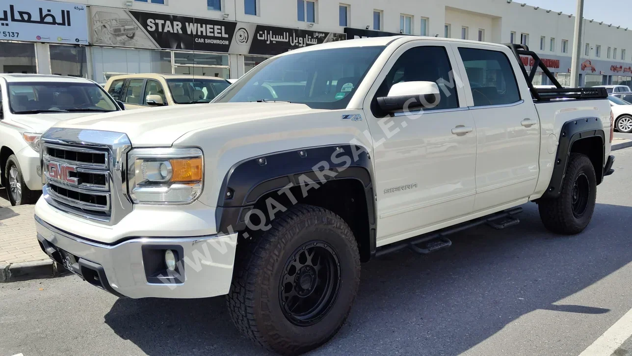 GMC Sierra SLE 2014 Automatic 267,000 Km 8 Cylinder Four Wheel Drive (4WD) Pick Up White