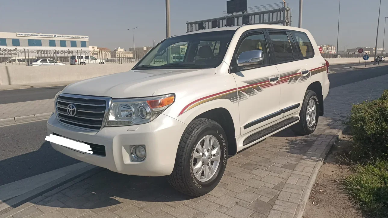 تويوتا  لاند كروزر  جي اكس ار  2013  اوتوماتيك  244,000 كم  8 سلندر  دفع رباعي  اس يو في  أبيض