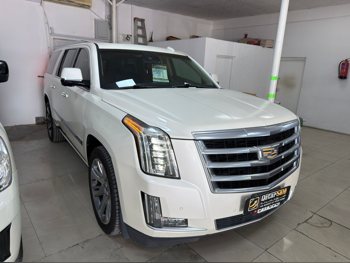 كاديلاك  اسكيليد  2015  اوتوماتيك  177,000 كم  8 سلندر  دفع رباعي  اس يو في  أبيض