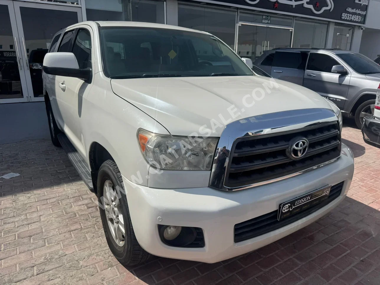 تويوتا  سكويا  اس ار 5  2014  اوتوماتيك  352,000 كم  8 سلندر  دفع رباعي  اس يو في  أبيض