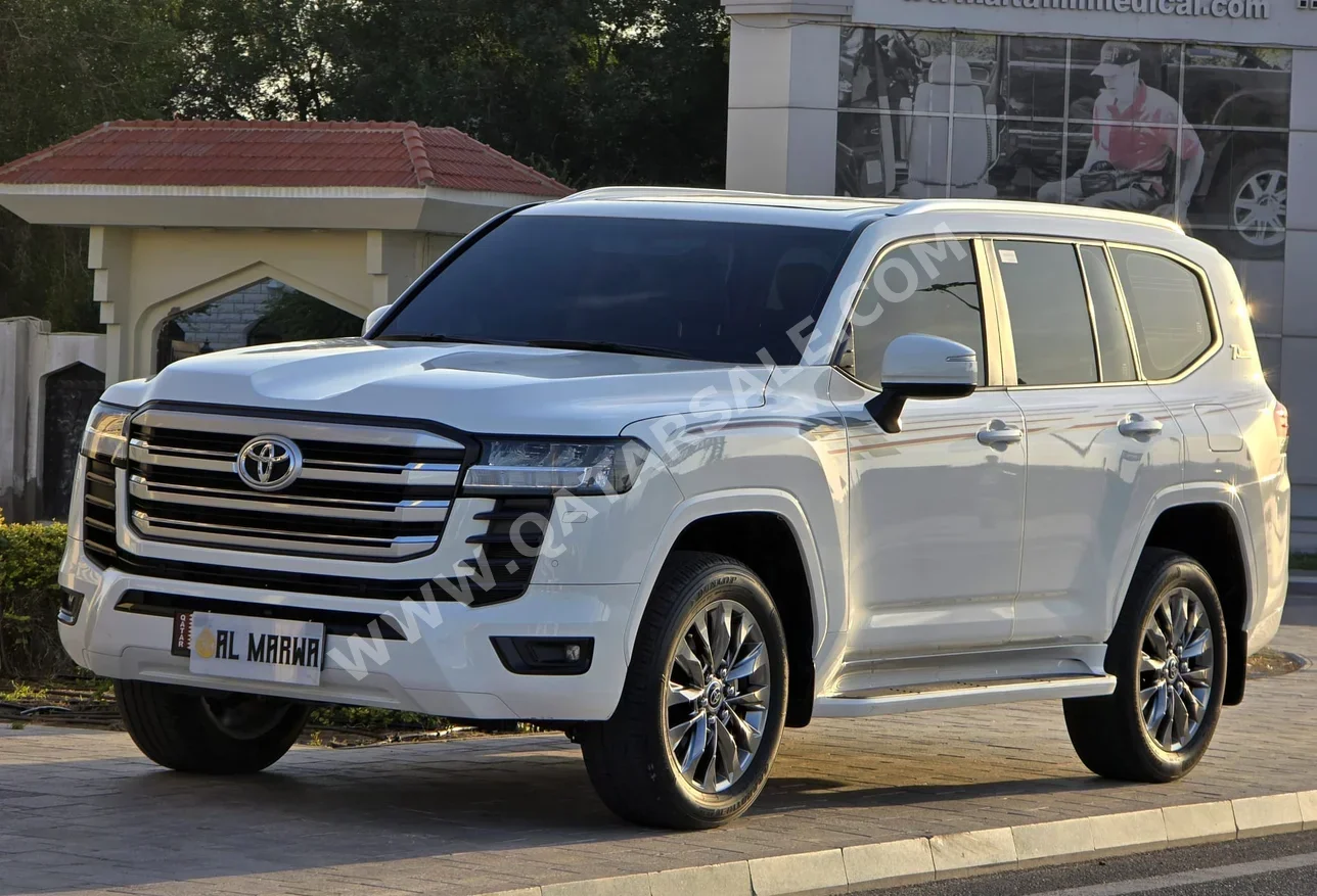 Toyota  Land Cruiser  GXR Twin Turbo  2022  Automatic  93,000 Km  6 Cylinder  Four Wheel Drive (4WD)  SUV  White