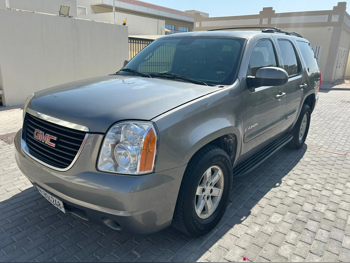 GMC  Yukon  2009  Automatic  400,000 Km  8 Cylinder  Four Wheel Drive (4WD)  SUV  Gray