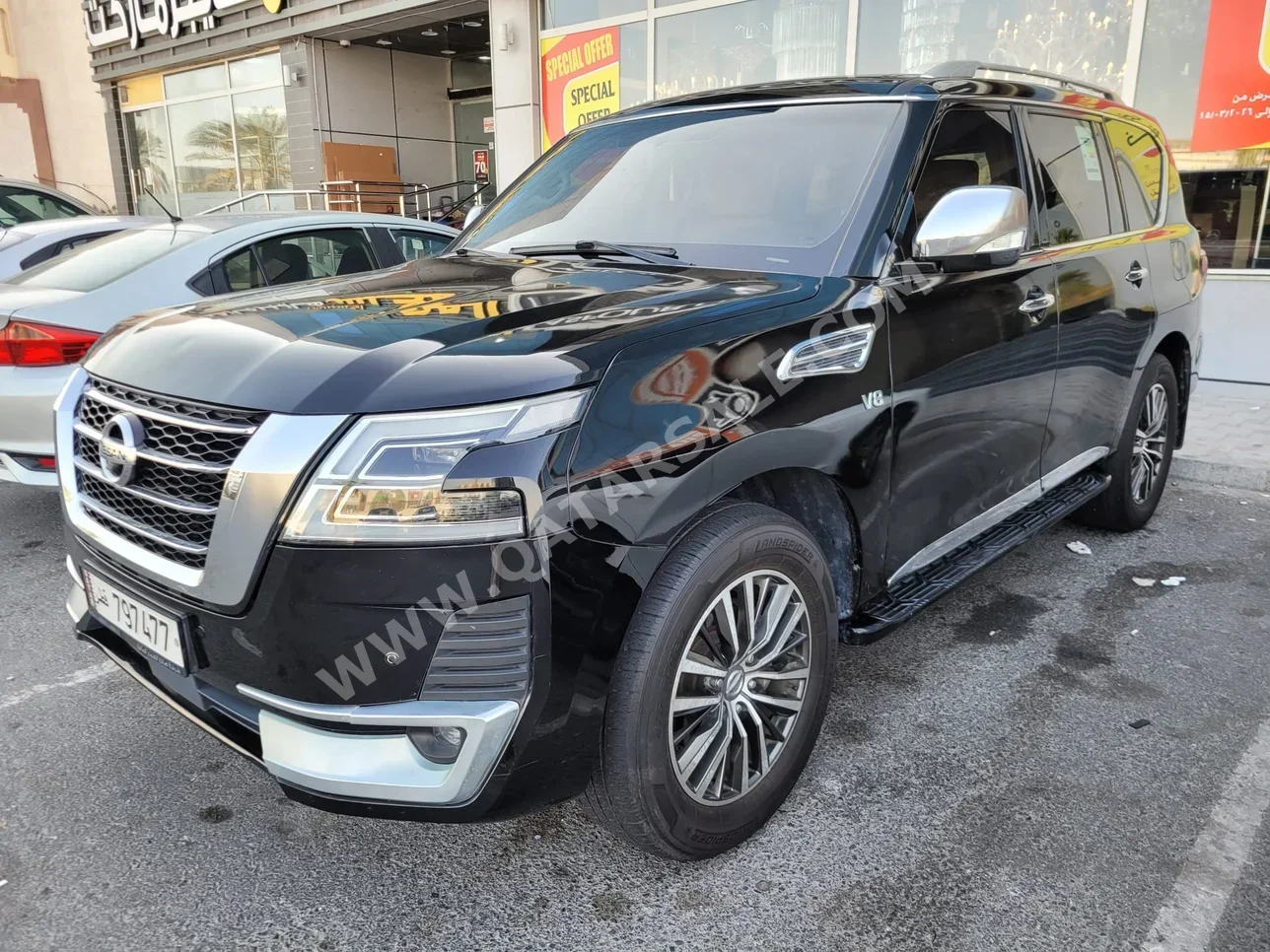 Nissan  Patrol  Platinum  2013  Automatic  268,000 Km  8 Cylinder  Four Wheel Drive (4WD)  SUV  Black