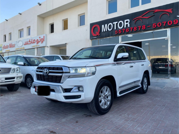 Toyota  Land Cruiser  GXR  2017  Automatic  250,000 Km  8 Cylinder  Four Wheel Drive (4WD)  SUV  White