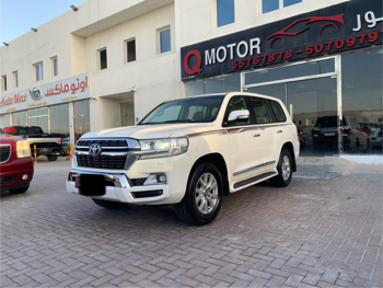 Toyota  Land Cruiser  GXR  2017  Automatic  252,000 Km  8 Cylinder  Four Wheel Drive (4WD)  SUV  White
