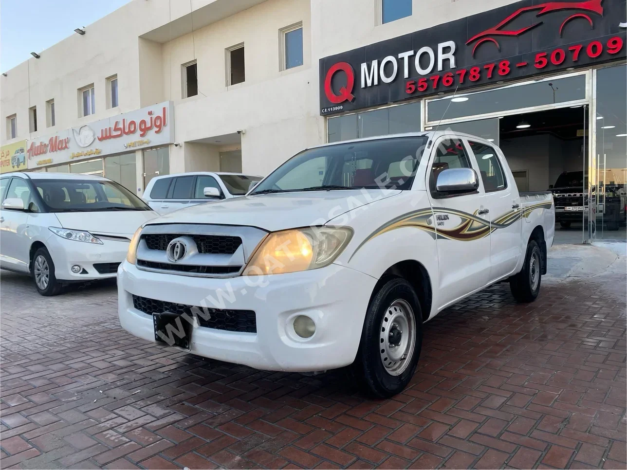 Toyota  Hilux  2010  Automatic  377,000 Km  4 Cylinder  Four Wheel Drive (4WD)  Pick Up  White