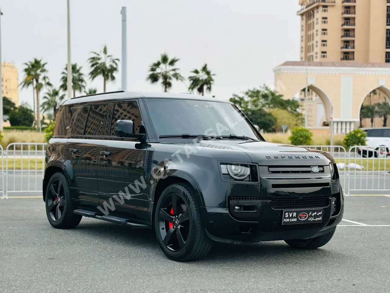 لاند روفر  ديفيندر  6 سلندر  فخمة  أسود  2025