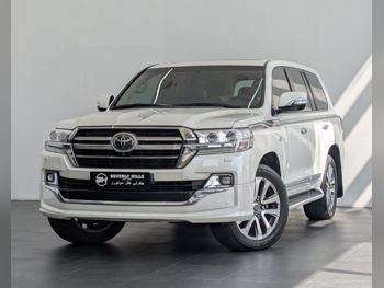 Toyota  Land Cruiser  VXR- Grand Touring S  2019  Automatic  62,240 Km  8 Cylinder  Four Wheel Drive (4WD)  SUV  White