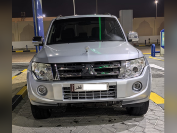 ميتسوبيشي  باجيرو  3.5  2014  اوتوماتيك  200,000 كم  6 سلندر  دفع رباعي  اس يو في  فضي