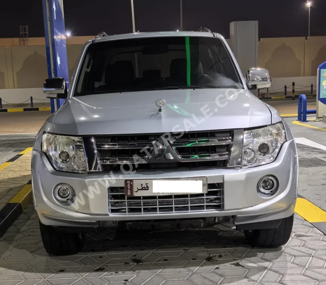 Mitsubishi  Pajero  3.5  2014  Automatic  200,000 Km  6 Cylinder  Four Wheel Drive (4WD)  SUV  Silver