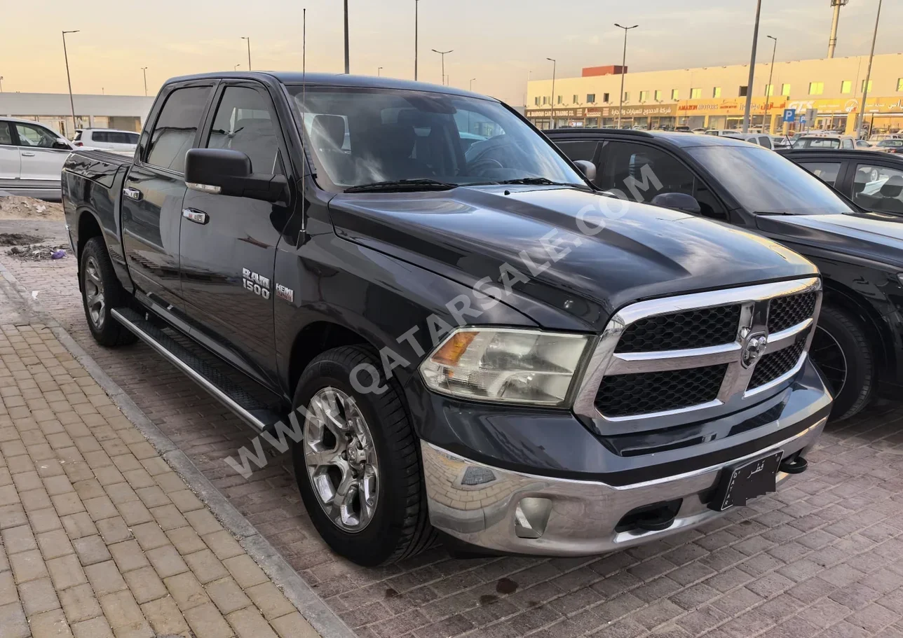 دودج رام 1500 2017 اوتوماتيك 115,000 كم 8 سلندر دفع رباعي بيكب أسود