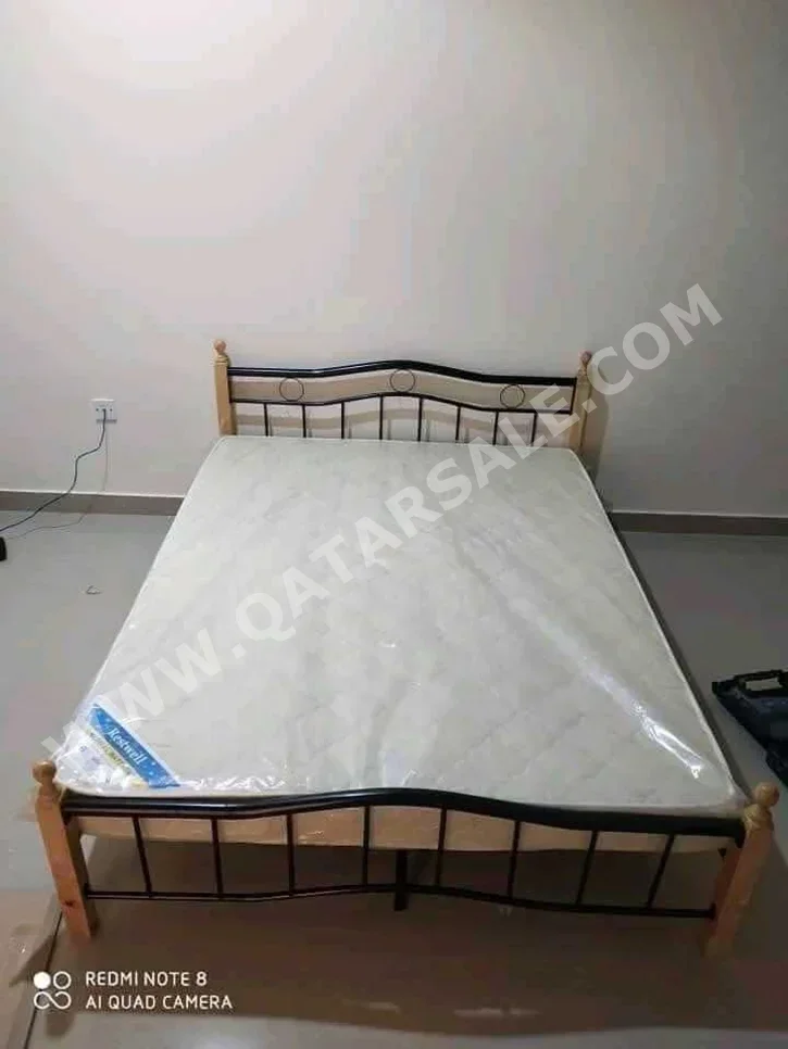 الأسّرة - لايف ستايل  - كوين  - أسود  - متضمنة المرتبة