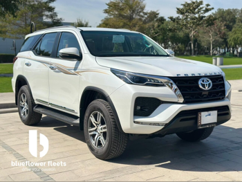 Toyota  Fortuner  6 Cylinder  SUV 4x4  White  2026