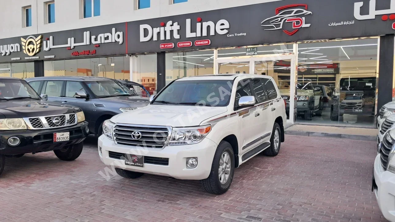 Toyota  Land Cruiser  GXR  2013  Automatic  224,000 Km  6 Cylinder  Four Wheel Drive (4WD)  SUV  White