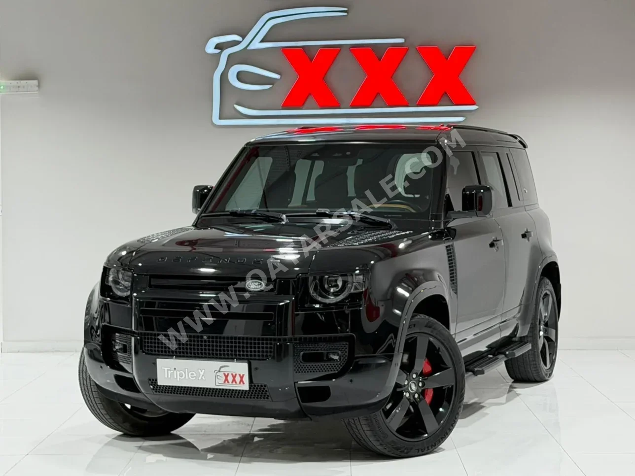 لاند روفر ديفيندر 110 اتش اس اي 2023 اوتوماتيك 43,000 كم 6 سلندر دفع رباعي اس يو في أسود تحت الضمان