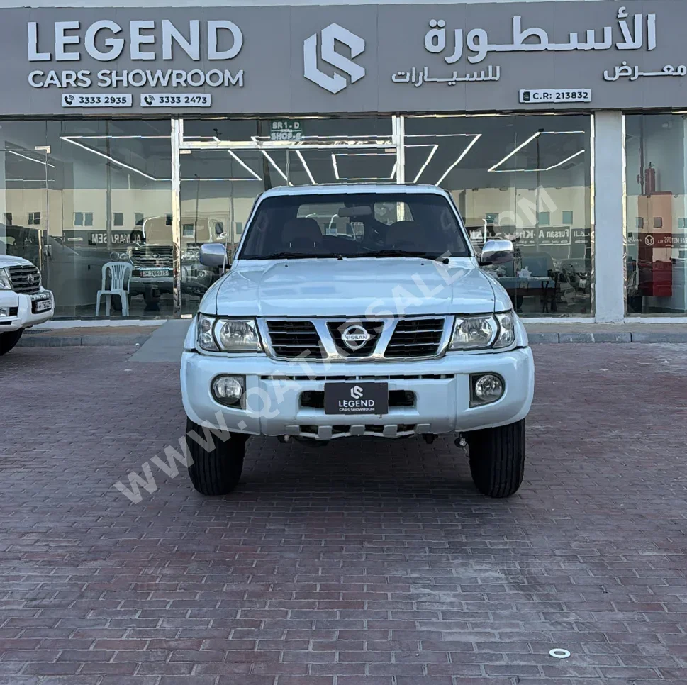 نيسان  باترول  جي ال  2001  اوتوماتيك  336,000 كم  6 سلندر  دفع رباعي  اس يو في  أبيض