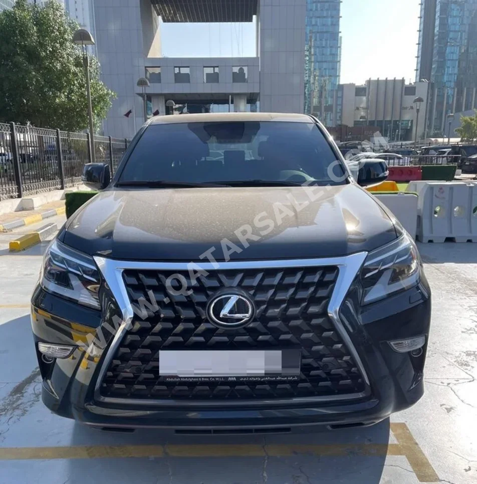 لكزس جي اكس 460 2023 اوتوماتيك 12,700 كم 8 سلندر دفع رباعي اس يو في أسود تحت الضمان