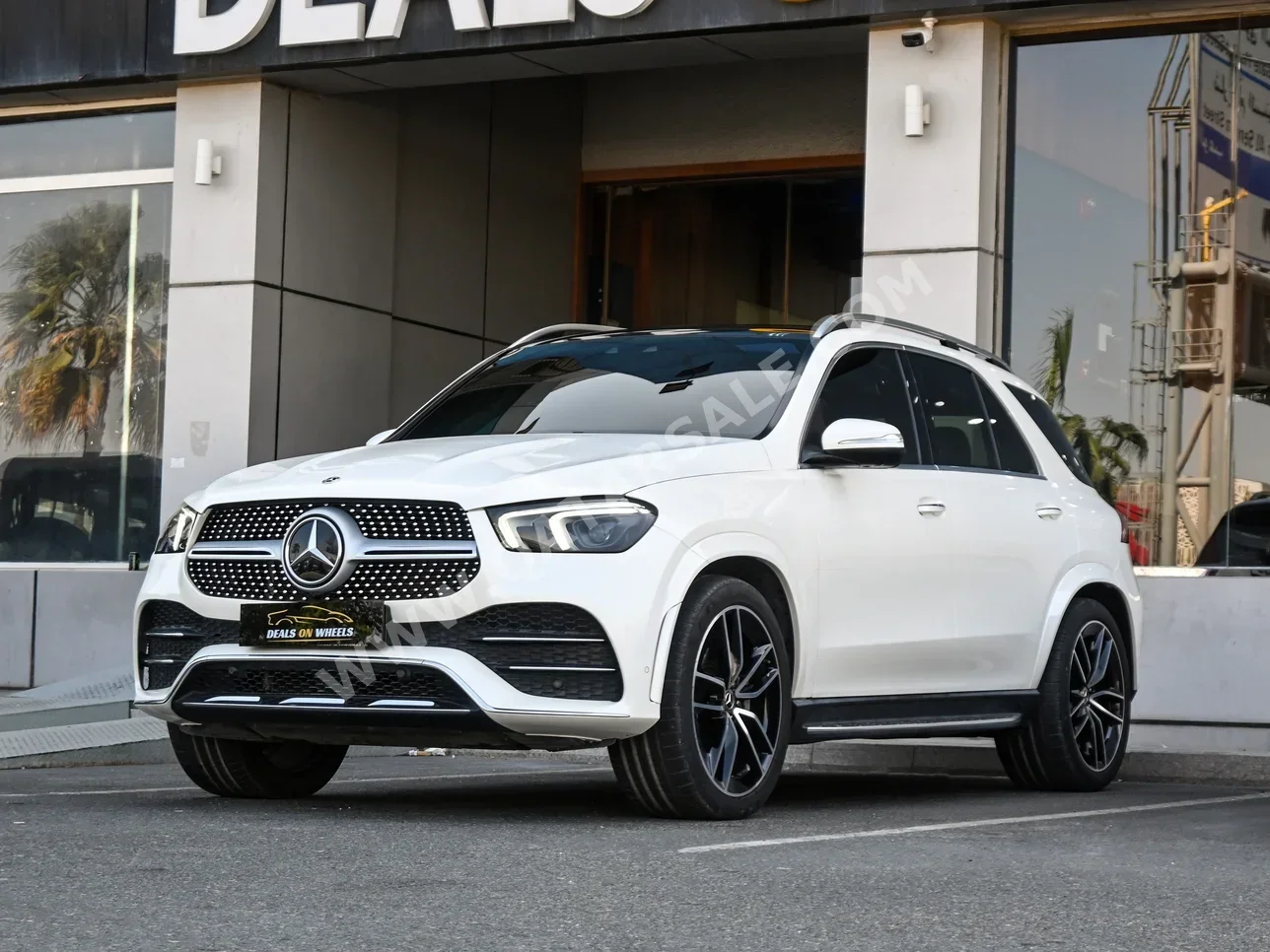 مرسيدس - بنز جي ال اي 450 2022 اوتوماتيك 21,000 كم 6 سلندر دفع رباعي اس يو في أبيض تحت الضمان