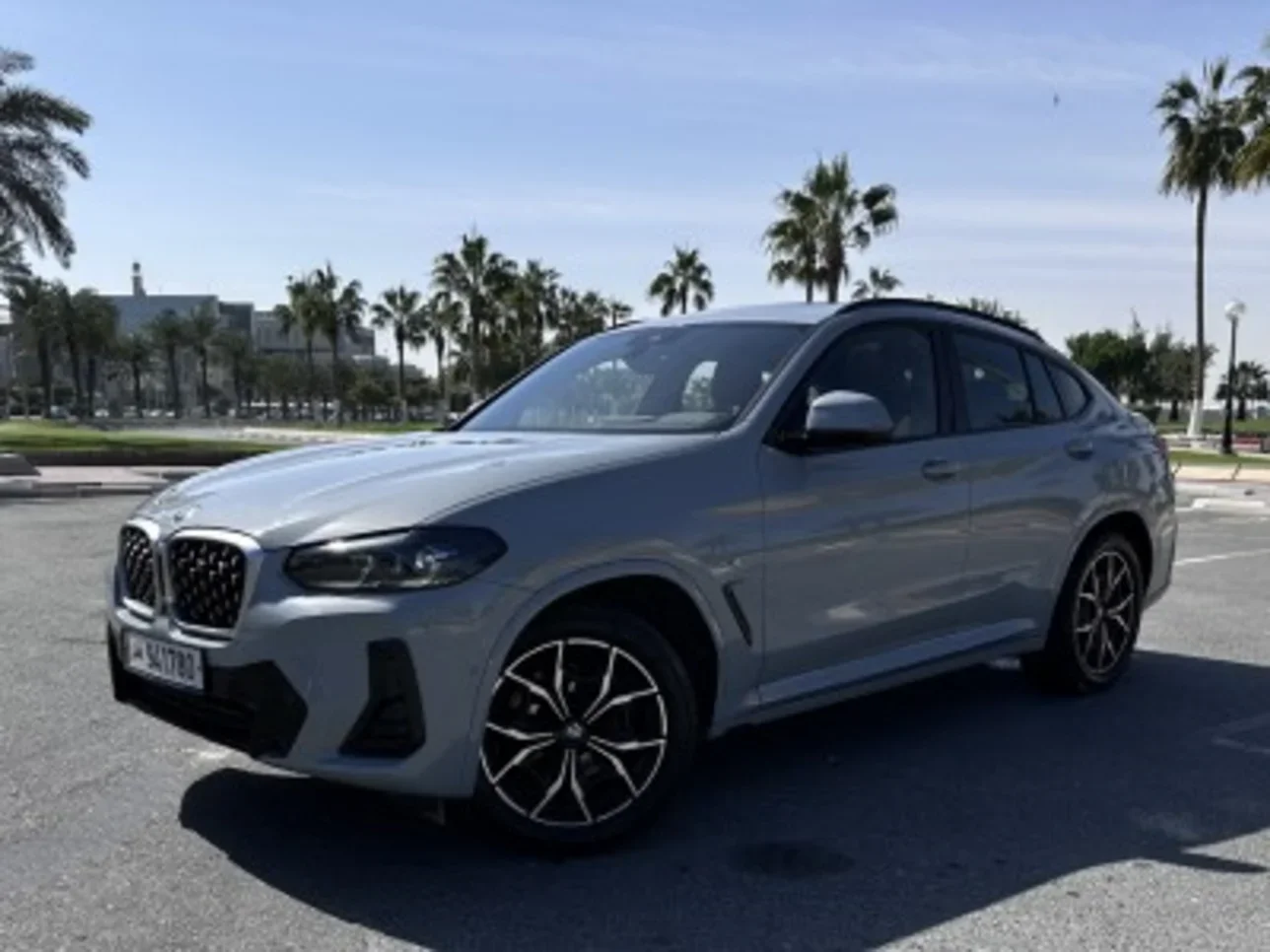 بي ام دبليو  اكس 4  4 سلندر  إس يو في 2 في 4  رمادي  2026