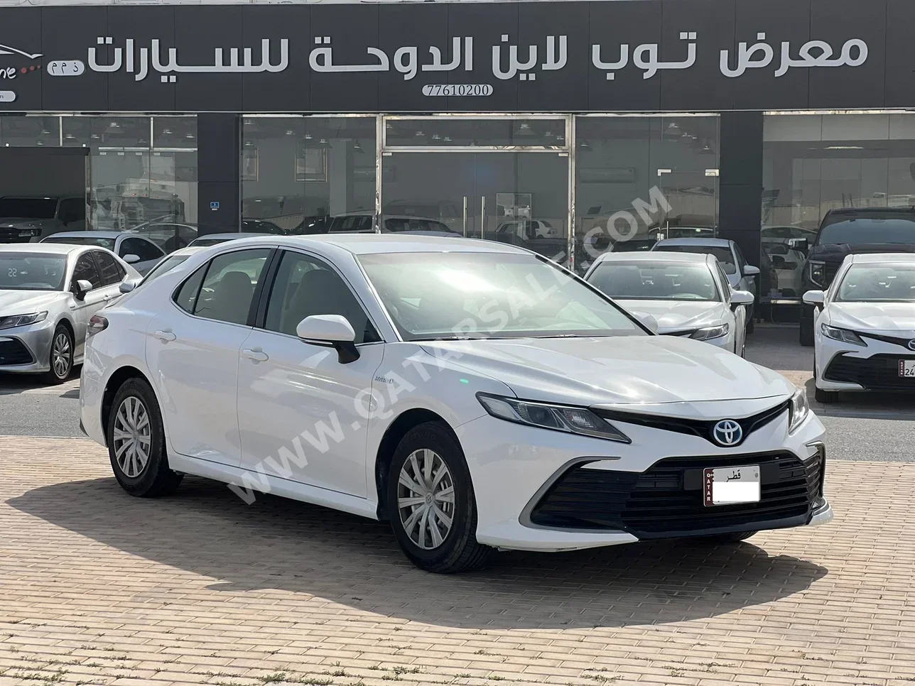 تويوتا كامري أل اي 2022 اوتوماتيك 369,000 كم 4 سلندر سحب امامي سيدان أبيض